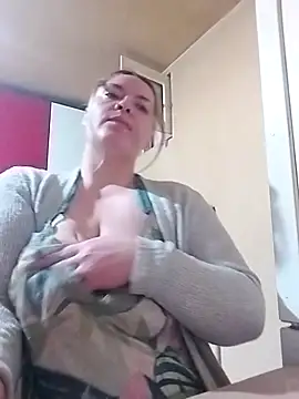 HotStepmommy4 online show from April 18, 2026, 4:44 pm