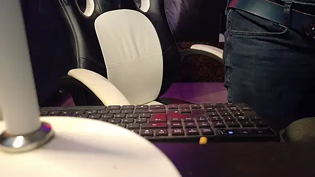 YouAndMe-forever online show from March 25, 2026, 11:33 pm