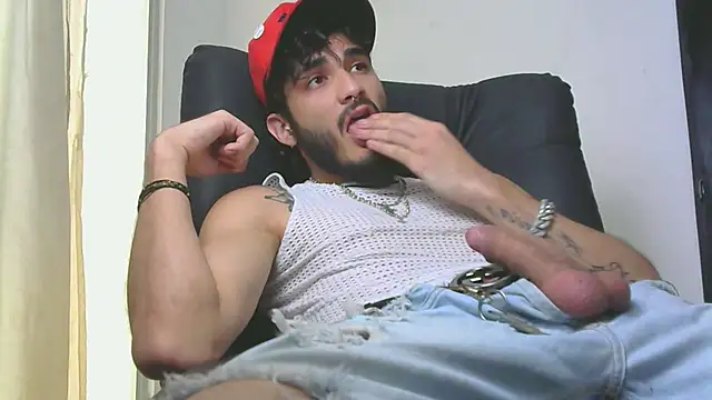 Snapshot of LovexJuxn8 chatting on February 14, 2026, 6:59 pm LovexJuxn8 online show from February 14, 2026, 6:59 pm