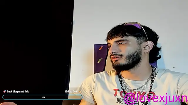 LovexJuxn8 online show from March 5, 2026, 9:33 pm