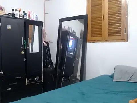 Snapshot of HotSinlge chatting on February 17, 2026, 2:41 am HotSinlge online show from February 17, 2026, 2:41 am