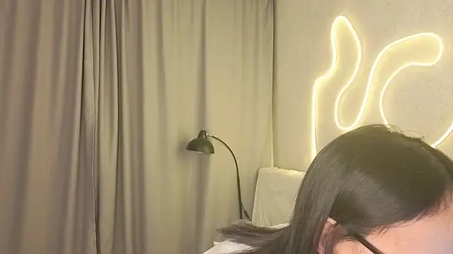 BeatrisRosel online show from February 19, 2026, 6:37 pm