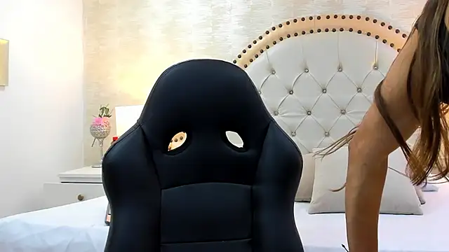 HollyOlson online show from April 8, 2026, 6:52 pm