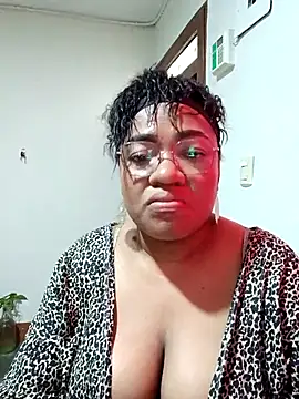 Snapshot of honey-suckle chatting on February 15, 2026, 7:54 pm honey-suckle online show from February 15, 2026, 7:54 pm