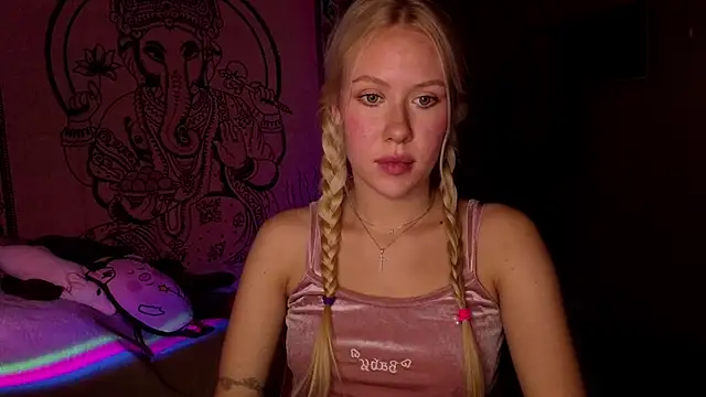 Snapshot of pureeangel chatting on February 18, 2026, 6:48 pm pureeangel online show from February 18, 2026, 6:48 pm