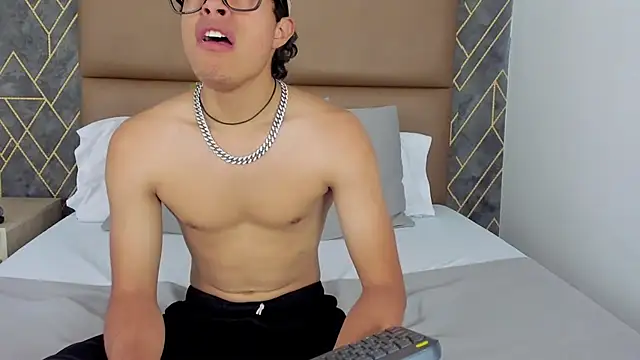 Snapshot of Escanor_Hot chatting on February 19, 2026, 7:32 pm Escanor Hot online show from February 19, 2026, 7:32 pm