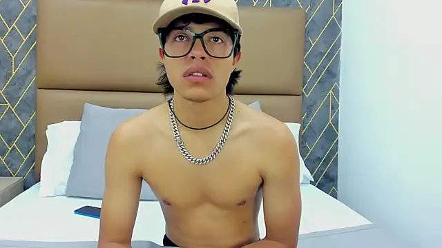 Snapshot of Escanor_Hot chatting on February 20, 2026, 8:42 pm Escanor Hot online show from February 20, 2026, 8:42 pm