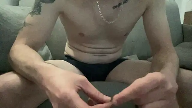 lechouilleur44 online show from April 14, 2026, 2:12 pm