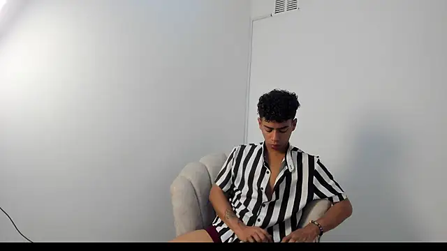 Snapshot of alexx_cum18 chatting on June 17, 2026, 1:56 pm alexx cum18 online show from June 17, 2026, 1:56 pm