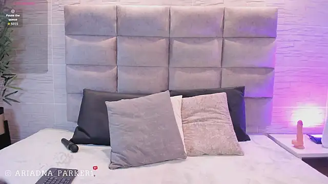 ariana  parker online show from April 16, 2026, 4:35 am