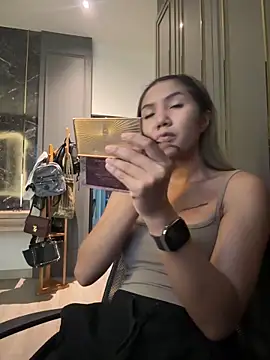 Alittleasaingirl online show from May 19, 2026, 4:52 am