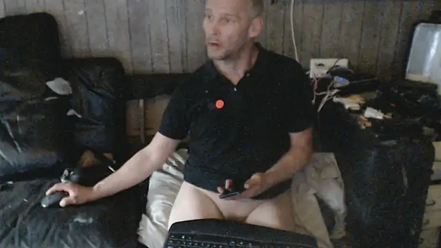 Snapshot of BISLETJE1980 chatting on February 12, 2026, 12:11 pm BISLETJE1980 online show from February 12, 2026, 12:11 pm