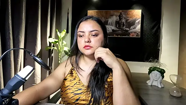 AzaraOnyx online show from May 26, 2026, 2:46 pm