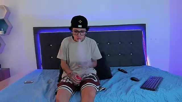 Snapshot of Ale_cuzz chatting on February 28, 2026, 6:09 pm Ale cuzz online show from February 28, 2026, 6:09 pm