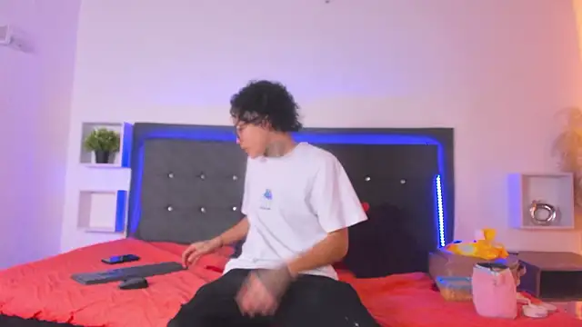 Ale cuzz online show from March 17, 2026, 2:53 pm