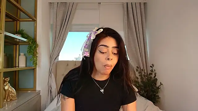 Pauline Clark online show from March 25, 2026, 8:37 pm