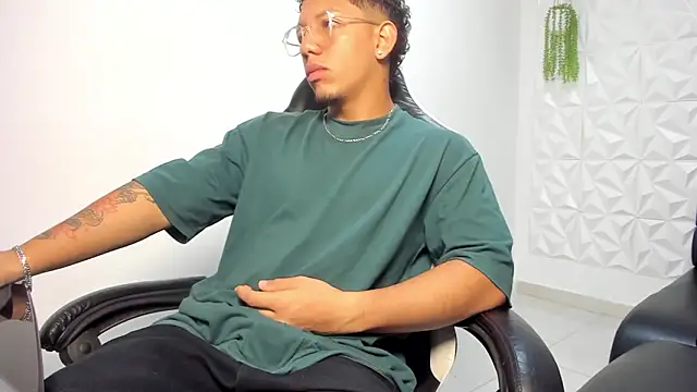 MaxSeduce23 online show from February 19, 2026, 1:07 pm