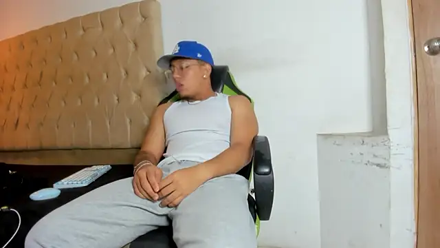 MaxSeduce23 online show from February 24, 2026, 1:20 pm