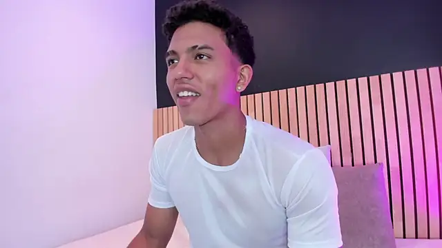 Snapshot of jhoystrong_ chatting on February 25, 2026, 12:42 am jhoystrong online show from February 25, 2026, 12:42 am