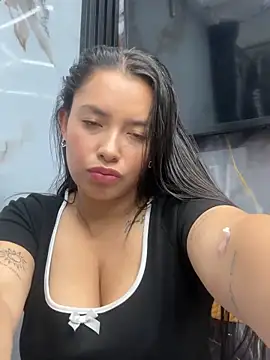 Miss Bella Flame online show from April 15, 2026, 6:04 pm