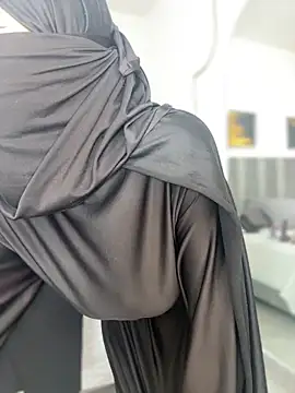 Snapshot of aminaa_ chatting on February 18, 2026, 6:59 pm aminaa online show from February 18, 2026, 6:59 pm