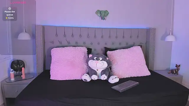 angelina honey  online show from April 5, 2026, 3:47 am