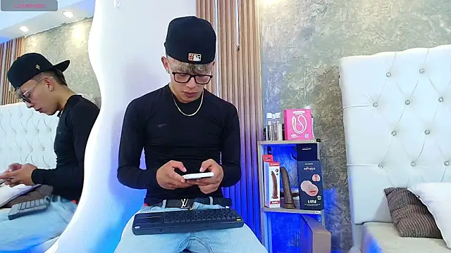 Dark Nico online show from April 16, 2026, 4:02 am