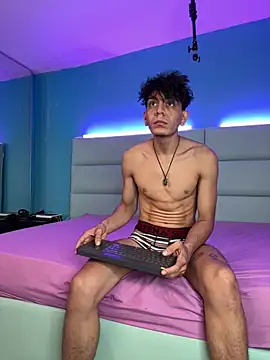 Snapshot of abrilandjulian chatting on February 18, 2026, 11:39 am abrilandjulian online show from February 18, 2026, 11:39 am