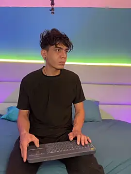 abrilandjulian online show from March 16, 2026, 11:47 am