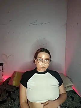 Snapshot of Blanquita_vip chatting on February 17, 2026, 12:29 am Blanquita vip online show from February 17, 2026, 12:29 am