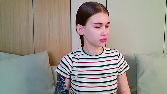 Hana Watt online show from March 27, 2026, 5:46 am