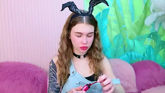 Hana Watt online show from March 31, 2026, 3:45 pm