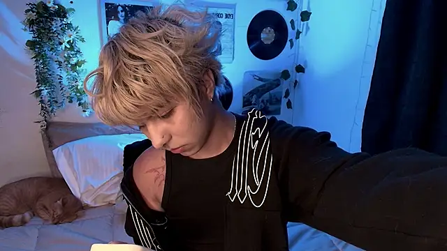 Snapshot of prince_oliverr chatting on February 14, 2026, 1:19 pm prince oliverr online show from February 14, 2026, 1:19 pm