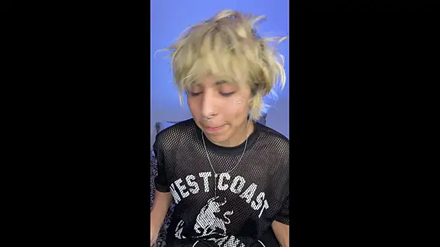 Snapshot of prince_oliverr chatting on March 17, 2026, 1:43 am prince oliverr online show from March 17, 2026, 1:43 am