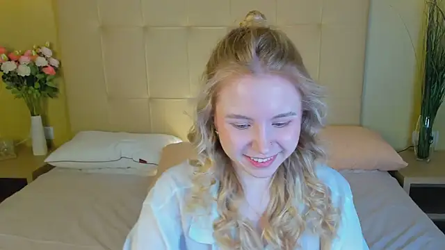 Linda  Bloom online show from March 22, 2026, 1:09 am