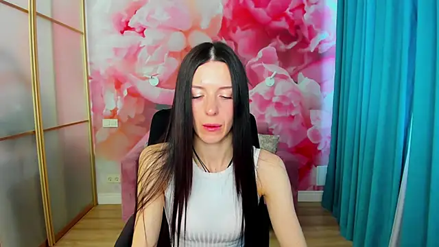 NoirDiva online show from May 5, 2026, 5:48 am