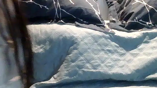 luanahot1 online show from April 16, 2026, 11:44 am