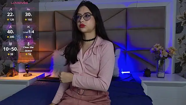 LilyClarck online show from May 3, 2026, 8:04 pm