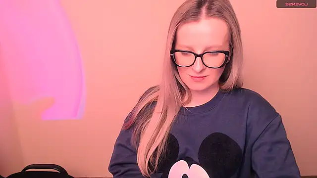 AnnePeach online show from February 16, 2026, 5:25 am