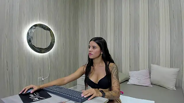 Snapshot of Isabellaa_Rosee chatting on May 3, 2026, 8:15 pm Isabellaa Rosee online show from May 3, 2026, 8:15 pm