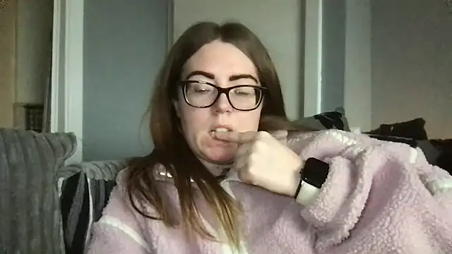 CurvyBx online show from March 16, 2026, 2:43 pm