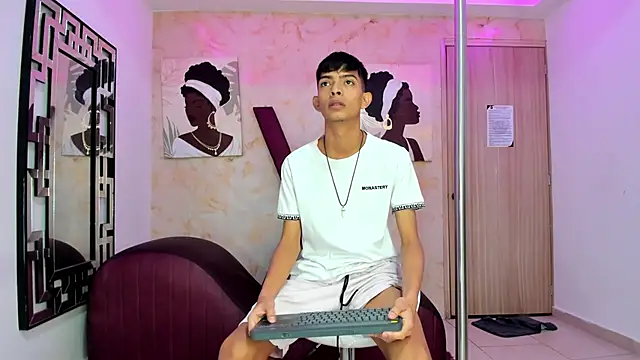 Snapshot of KITTY_BOSH chatting on February 17, 2026, 1:29 pm KITTY BOSH online show from February 17, 2026, 1:29 pm