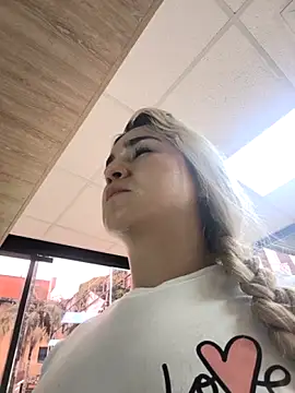 violet-grey online show from April 8, 2026, 2:50 pm