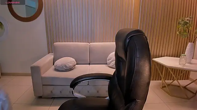 CarolineEvans x online show from March 30, 2026, 4:57 am