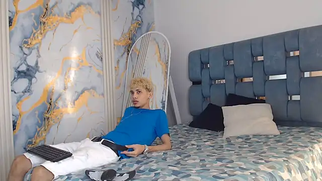 YOUNG BOYS HELL online show from June 18, 2026, 1:50 am