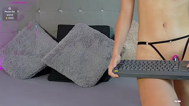 Ivy Heat online show from June 3, 2026, 1:19 am