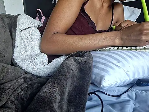 Cinnamonbunn online show from February 26, 2026, 6:18 pm