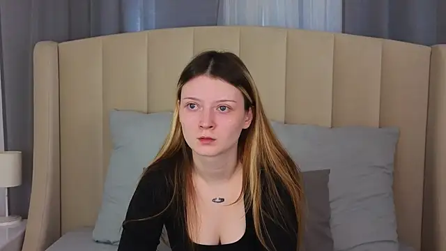 AlyssFrost online show from July 14, 2026, 2:05 am