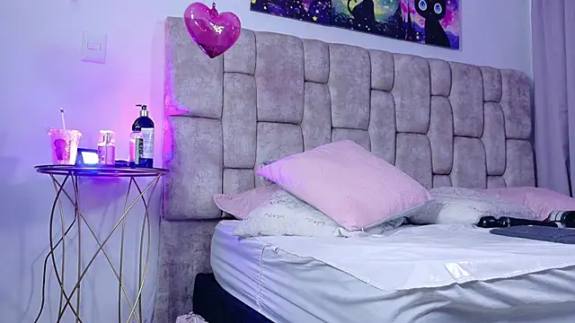 Snapshot of MiiaBlumm_ chatting on February 24, 2026, 11:25 pm MiiaBlumm online show from February 24, 2026, 11:25 pm