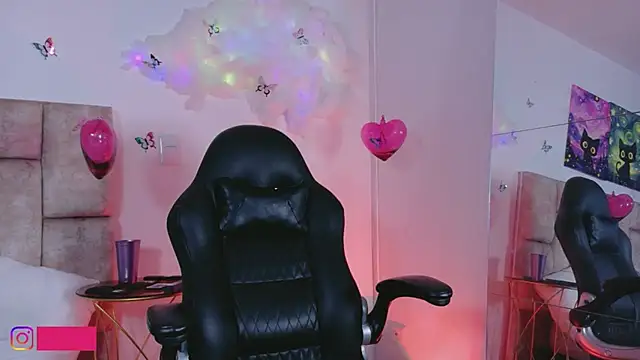 MiiaBlumm  online show from March 19, 2026, 5:39 pm